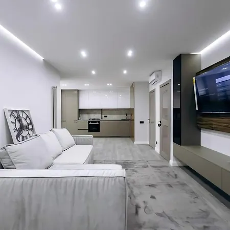 Apartament In Center Of & Taxi Airport *